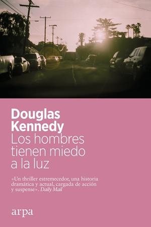 LOS HOMBRES TIENEN MIEDO A LA LUZ | 9788418741463 | KENNEDY, DOUGLAS | Llibres Parcir | Llibreria Parcir | Llibreria online de Manresa | Comprar llibres en català i castellà online