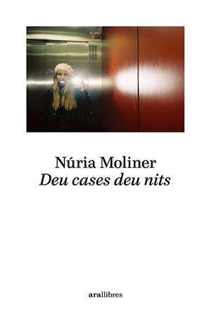 DEU CASES DEU NITS | 9788411731256 | MOLINER SABADELL, NÚRIA | Llibres Parcir | Llibreria Parcir | Llibreria online de Manresa | Comprar llibres en català i castellà online